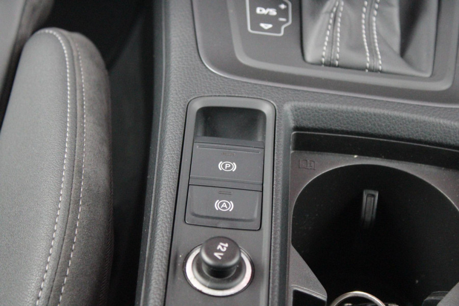 Audi Q3 Sportback 35 TFSI 150PK AUTOMAAT S EDITION | DRAADLOZE APPLE CARPLAY/ANDROID AUTO | ACHTERUITRIJ CAMERA | DODEHOEK DETECTIE | PARKEERSENSOREN VOOR + ACHTER | VIRTUAL COCKPIT | STOEL VERWARMING | ELEKTRISCH BEDIENBARE ACHTERKLEP | S-LINE INTERIEUR/EXTERIEUR | DAB+ RADIO | NAVIGATIE | VOLLEDIG LEDEREN BEKLEDING | DRAADLOZE TELEFOONLADER | KEYLESS ENTRY/START | CRUISE CONTROL | LED MATRIX KOPLAMPEN |