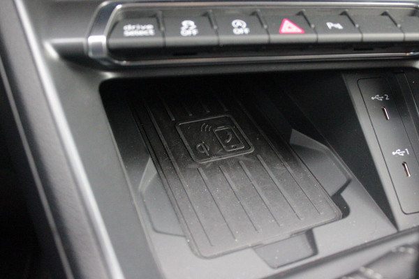 Audi Q3 Sportback 35 TFSI 150PK AUTOMAAT S EDITION | DRAADLOZE APPLE CARPLAY/ANDROID AUTO | ACHTERUITRIJ CAMERA | DODEHOEK DETECTIE | PARKEERSENSOREN VOOR + ACHTER | VIRTUAL COCKPIT | STOEL VERWARMING | ELEKTRISCH BEDIENBARE ACHTERKLEP | S-LINE INTERIEUR/EXTERIEUR | DAB+ RADIO | NAVIGATIE | VOLLEDIG LEDEREN BEKLEDING | DRAADLOZE TELEFOONLADER | KEYLESS ENTRY/START | CRUISE CONTROL | LED MATRIX KOPLAMPEN |