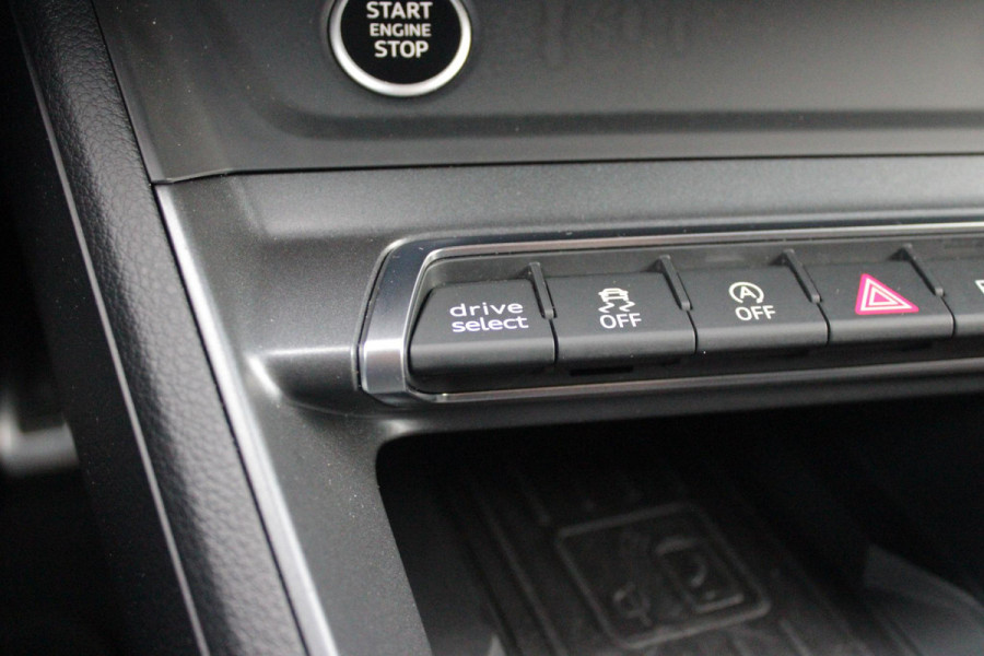 Audi Q3 Sportback 35 TFSI 150PK AUTOMAAT S EDITION | DRAADLOZE APPLE CARPLAY/ANDROID AUTO | ACHTERUITRIJ CAMERA | DODEHOEK DETECTIE | PARKEERSENSOREN VOOR + ACHTER | VIRTUAL COCKPIT | STOEL VERWARMING | ELEKTRISCH BEDIENBARE ACHTERKLEP | S-LINE INTERIEUR/EXTERIEUR | DAB+ RADIO | NAVIGATIE | VOLLEDIG LEDEREN BEKLEDING | DRAADLOZE TELEFOONLADER | KEYLESS ENTRY/START | CRUISE CONTROL | LED MATRIX KOPLAMPEN |