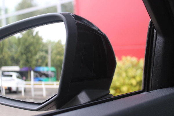 Audi Q3 Sportback 35 TFSI 150PK AUTOMAAT S EDITION | DRAADLOZE APPLE CARPLAY/ANDROID AUTO | ACHTERUITRIJ CAMERA | DODEHOEK DETECTIE | PARKEERSENSOREN VOOR + ACHTER | VIRTUAL COCKPIT | STOEL VERWARMING | ELEKTRISCH BEDIENBARE ACHTERKLEP | S-LINE INTERIEUR/EXTERIEUR | DAB+ RADIO | NAVIGATIE | VOLLEDIG LEDEREN BEKLEDING | DRAADLOZE TELEFOONLADER | KEYLESS ENTRY/START | CRUISE CONTROL | LED MATRIX KOPLAMPEN |