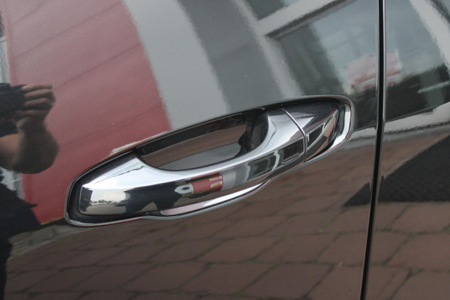 Audi Q3 Sportback 35 TFSI 150PK AUTOMAAT S EDITION | DRAADLOZE APPLE CARPLAY/ANDROID AUTO | ACHTERUITRIJ CAMERA | DODEHOEK DETECTIE | PARKEERSENSOREN VOOR + ACHTER | VIRTUAL COCKPIT | STOEL VERWARMING | ELEKTRISCH BEDIENBARE ACHTERKLEP | S-LINE INTERIEUR/EXTERIEUR | DAB+ RADIO | NAVIGATIE | VOLLEDIG LEDEREN BEKLEDING | DRAADLOZE TELEFOONLADER | KEYLESS ENTRY/START | CRUISE CONTROL | LED MATRIX KOPLAMPEN |