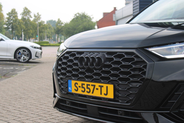Audi Q3 Sportback 35 TFSI 150PK AUTOMAAT S EDITION | DRAADLOZE APPLE CARPLAY/ANDROID AUTO | ACHTERUITRIJ CAMERA | DODEHOEK DETECTIE | PARKEERSENSOREN VOOR + ACHTER | VIRTUAL COCKPIT | STOEL VERWARMING | ELEKTRISCH BEDIENBARE ACHTERKLEP | S-LINE INTERIEUR/EXTERIEUR | DAB+ RADIO | NAVIGATIE | VOLLEDIG LEDEREN BEKLEDING | DRAADLOZE TELEFOONLADER | KEYLESS ENTRY/START | CRUISE CONTROL | LED MATRIX KOPLAMPEN |