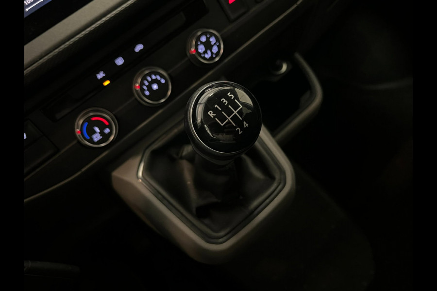 Volkswagen Transporter 2.0 TDI Dub. Cabine / 5-pers / NL-auto / CarPlay