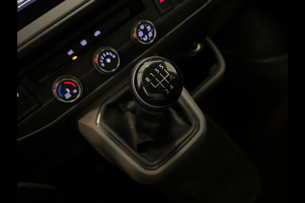 Volkswagen Transporter 2.0 TDI Dub. Cabine / 5-pers / NL-auto / CarPlay