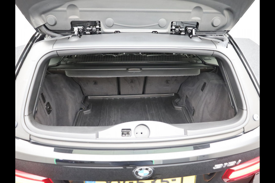 BMW 3 Serie Touring 318i M Sport Edition | Head Up | Elk. A-klep | 19'' | Leder | Stoelverw. | Prijs Rijklaar!!