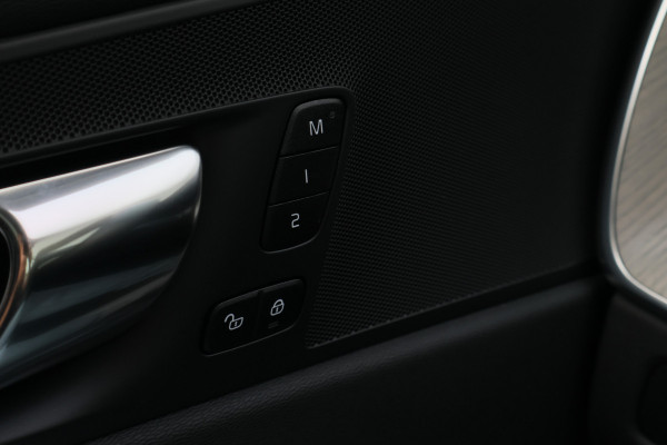 Volvo XC60 2.0 T6 Plug-in hybrid AWD Inscription Leer, Panoramadak, Memory, Camera, Apple Carplay, Keyless
