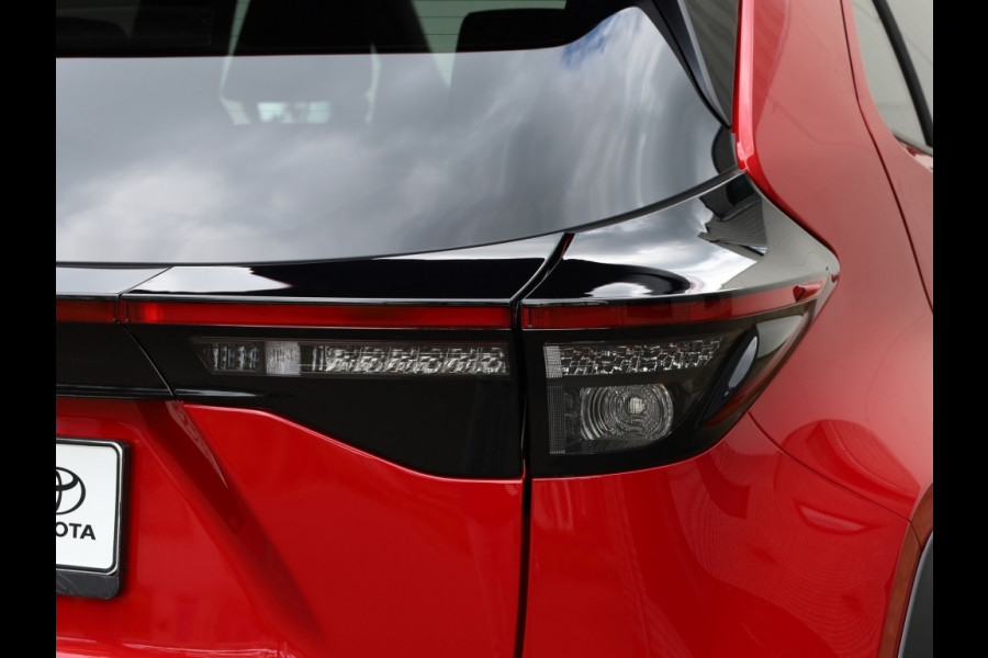Toyota Yaris Cross 1.5 Hybrid 130 Dynamic | Stoel/Stuurwielverwarming | Dodehoek | PDC