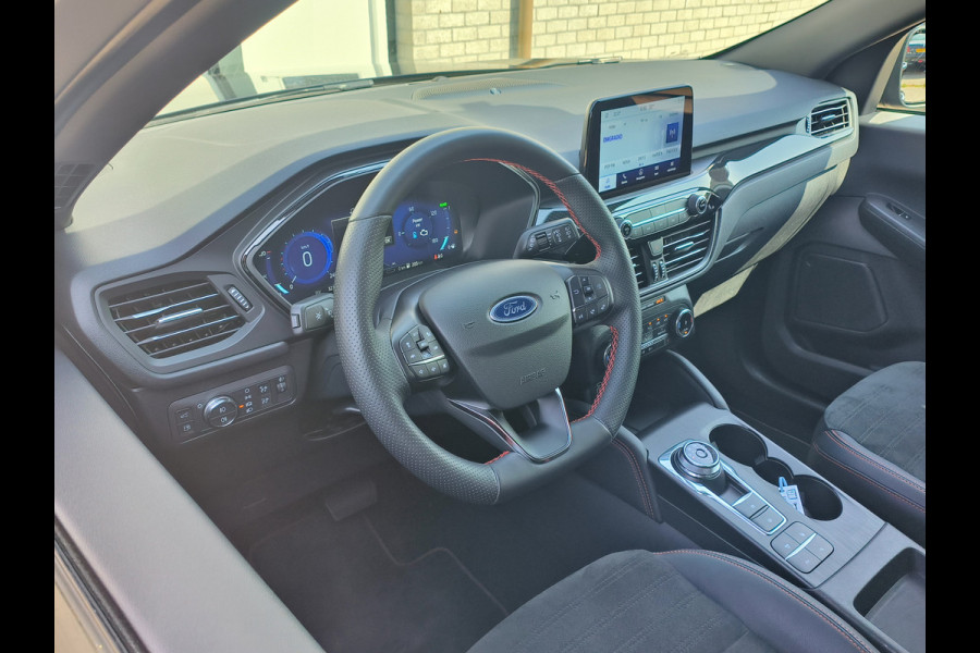Ford Kuga 2.5 PHEV ST-Line uit 2023 Rijklaar + 12 maanden Bovag-garantie Henk Jongen Auto's in Helmond,  al 50 jaar service zoals 't hoort!