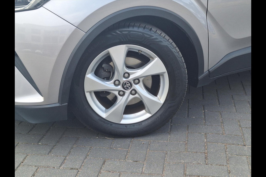 Toyota C-HR 1.8 Hybrid Dynamic | Trekhaak, Keyless, 17 inch, Parkeercamera, Adaptive cruise control, Climate control