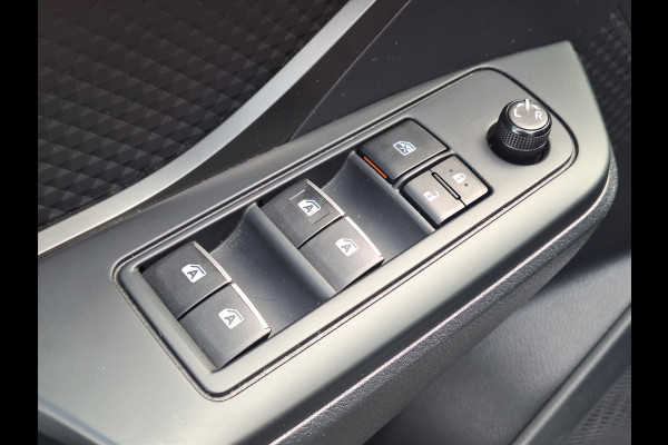 Toyota C-HR 1.8 Hybrid Dynamic | Trekhaak, Keyless, 17 inch, Parkeercamera, Adaptive cruise control, Climate control