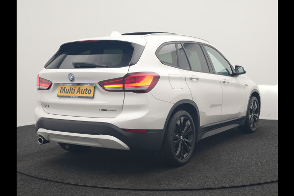 BMW X1 xDrive25e Advantage PHEV 221pk Dealer O.H. | Trekhaak Afn. | Panodak | Head Up | Camera | Harman / Kardon | Lederen Comfortzetels Verwarmd | Navigatie | DAB | Plug In Hybrid |
