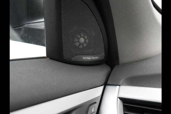 BMW X1 xDrive25e Advantage PHEV 221pk Dealer O.H. | Trekhaak Afn. | Panodak | Head Up | Camera | Harman / Kardon | Lederen Comfortzetels Verwarmd | Navigatie | DAB | Plug In Hybrid |