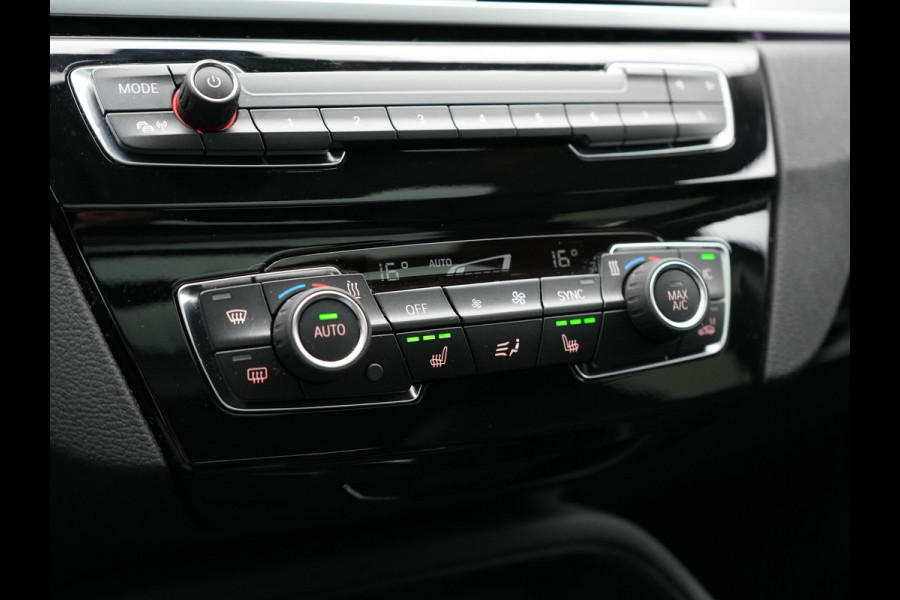 BMW X1 xDrive25e Advantage PHEV 221pk Dealer O.H. | Trekhaak Afn. | Panodak | Head Up | Camera | Harman / Kardon | Lederen Comfortzetels Verwarmd | Navigatie | DAB | Plug In Hybrid |