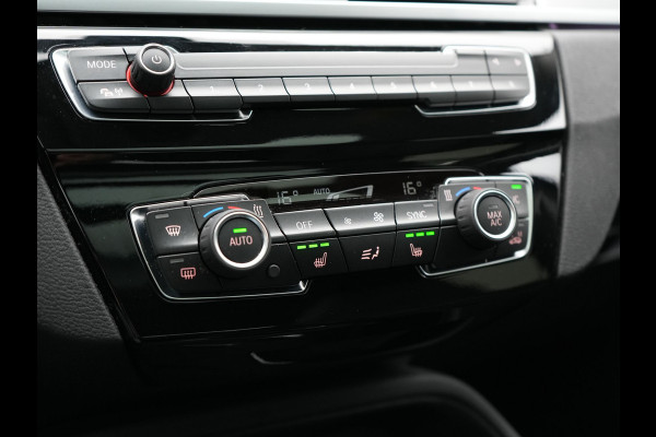 BMW X1 xDrive25e Advantage PHEV 221pk Dealer O.H. | Trekhaak Afn. | Panodak | Head Up | Camera | Harman / Kardon | Lederen Comfortzetels Verwarmd | Navigatie | DAB | Plug In Hybrid |