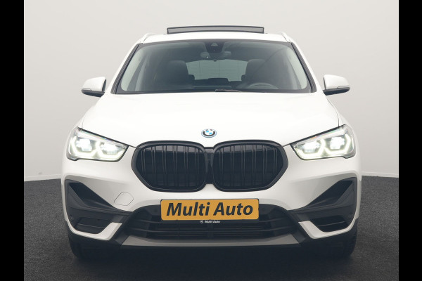 BMW X1 xDrive25e Advantage PHEV 221pk Dealer O.H. | Trekhaak Afn. | Panodak | Head Up | Camera | Harman / Kardon | Lederen Comfortzetels Verwarmd | Navigatie | DAB | Plug In Hybrid |
