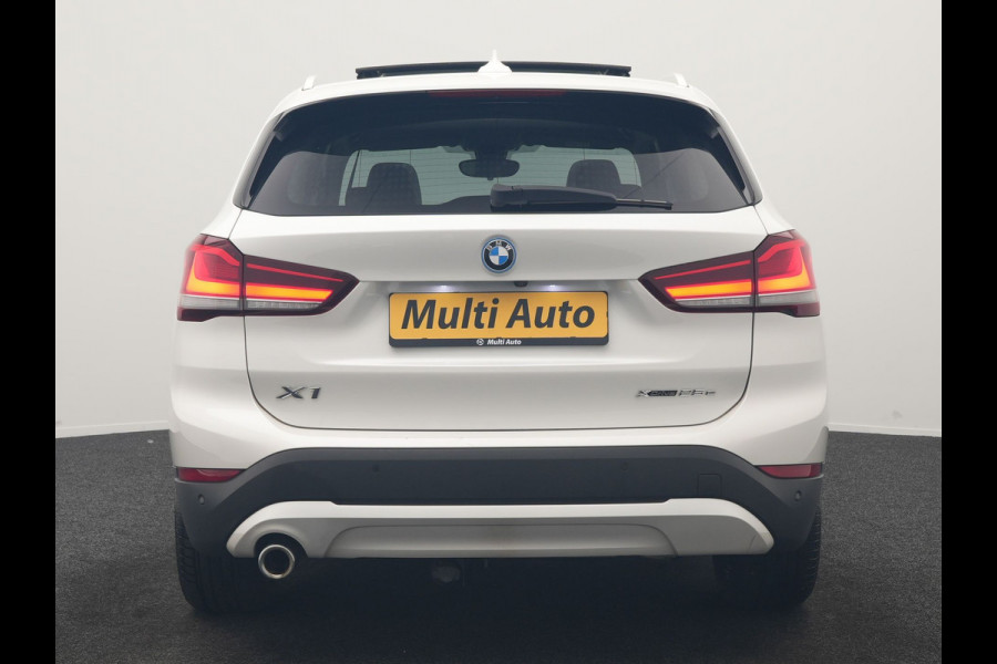 BMW X1 xDrive25e Advantage PHEV 221pk Dealer O.H. | Trekhaak Afn. | Panodak | Head Up | Camera | Harman / Kardon | Lederen Comfortzetels Verwarmd | Navigatie | DAB | Plug In Hybrid |