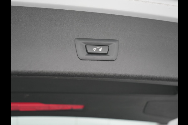 BMW X1 xDrive25e Advantage PHEV 221pk Dealer O.H. | Trekhaak Afn. | Panodak | Head Up | Camera | Harman / Kardon | Lederen Comfortzetels Verwarmd | Navigatie | DAB | Plug In Hybrid |