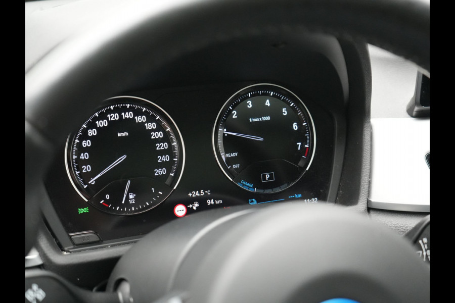 BMW X1 xDrive25e Advantage PHEV 221pk Dealer O.H. | Trekhaak Afn. | Panodak | Head Up | Camera | Harman / Kardon | Lederen Comfortzetels Verwarmd | Navigatie | DAB | Plug In Hybrid |