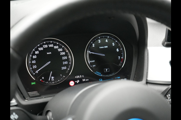 BMW X1 xDrive25e Advantage PHEV 221pk Dealer O.H. | Trekhaak Afn. | Panodak | Head Up | Camera | Harman / Kardon | Lederen Comfortzetels Verwarmd | Navigatie | DAB | Plug In Hybrid |