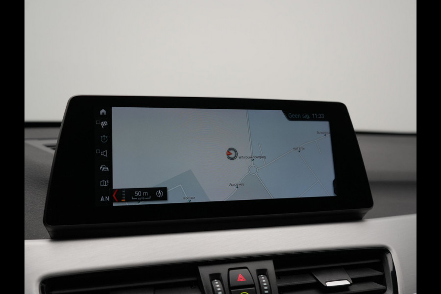 BMW X1 xDrive25e Advantage PHEV 221pk Dealer O.H. | Trekhaak Afn. | Panodak | Head Up | Camera | Harman / Kardon | Lederen Comfortzetels Verwarmd | Navigatie | DAB | Plug In Hybrid |