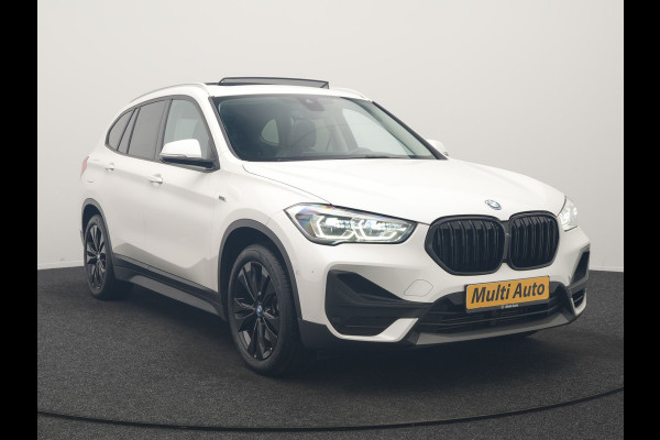BMW X1 xDrive25e Advantage PHEV 221pk Dealer O.H. | Trekhaak Afn. | Panodak | Head Up | Camera | Harman / Kardon | Lederen Comfortzetels Verwarmd | Navigatie | DAB | Plug In Hybrid |