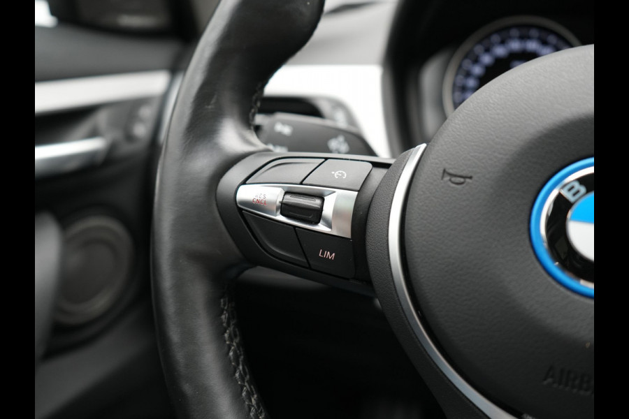 BMW X1 xDrive25e Advantage PHEV 221pk Dealer O.H. | Trekhaak Afn. | Panodak | Head Up | Camera | Harman / Kardon | Lederen Comfortzetels Verwarmd | Navigatie | DAB | Plug In Hybrid |