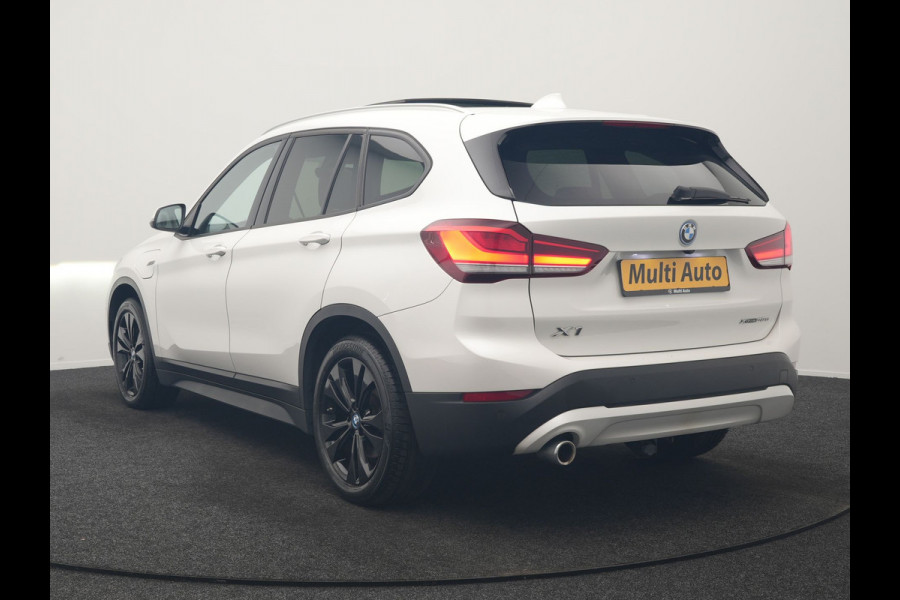 BMW X1 xDrive25e Advantage PHEV 221pk Dealer O.H. | Trekhaak Afn. | Panodak | Head Up | Camera | Harman / Kardon | Lederen Comfortzetels Verwarmd | Navigatie | DAB | Plug In Hybrid |
