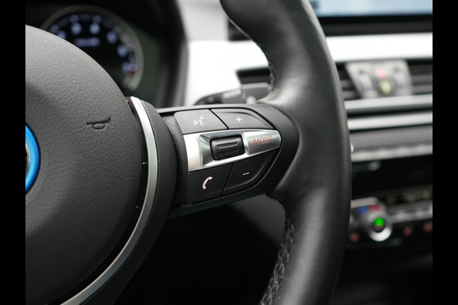 BMW X1 xDrive25e Advantage PHEV 221pk Dealer O.H. | Trekhaak Afn. | Panodak | Head Up | Camera | Harman / Kardon | Lederen Comfortzetels Verwarmd | Navigatie | DAB | Plug In Hybrid |