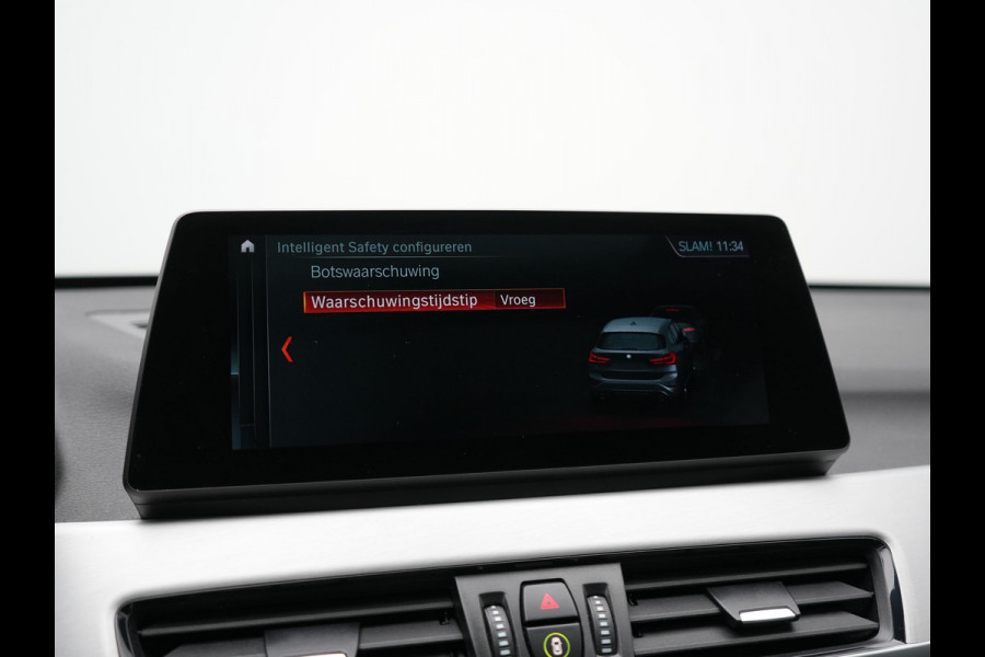 BMW X1 xDrive25e Advantage PHEV 221pk Dealer O.H. | Trekhaak Afn. | Panodak | Head Up | Camera | Harman / Kardon | Lederen Comfortzetels Verwarmd | Navigatie | DAB | Plug In Hybrid |