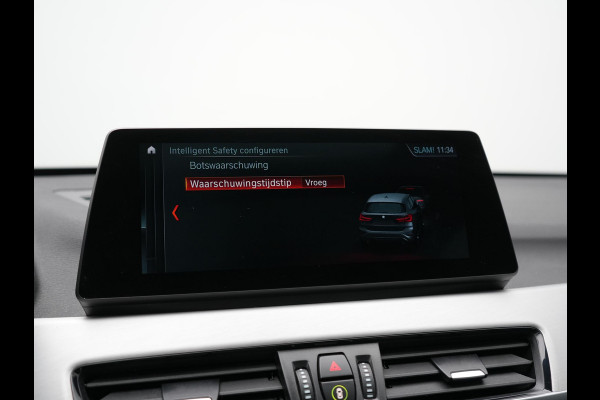 BMW X1 xDrive25e Advantage PHEV 221pk Dealer O.H. | Trekhaak Afn. | Panodak | Head Up | Camera | Harman / Kardon | Lederen Comfortzetels Verwarmd | Navigatie | DAB | Plug In Hybrid |