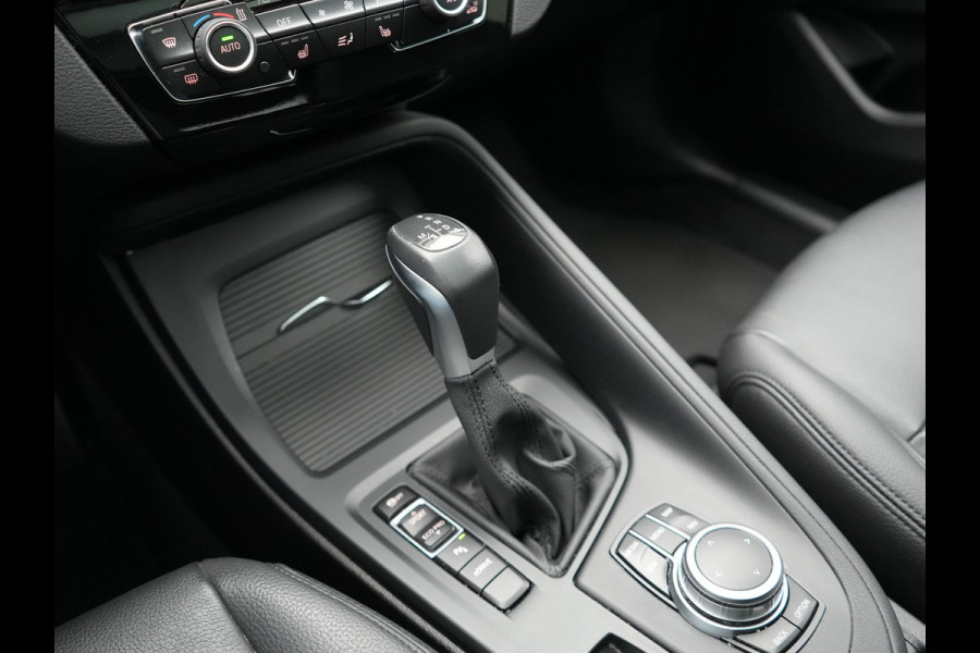 BMW X1 xDrive25e Advantage PHEV 221pk Dealer O.H. | Trekhaak Afn. | Panodak | Head Up | Camera | Harman / Kardon | Lederen Comfortzetels Verwarmd | Navigatie | DAB | Plug In Hybrid |