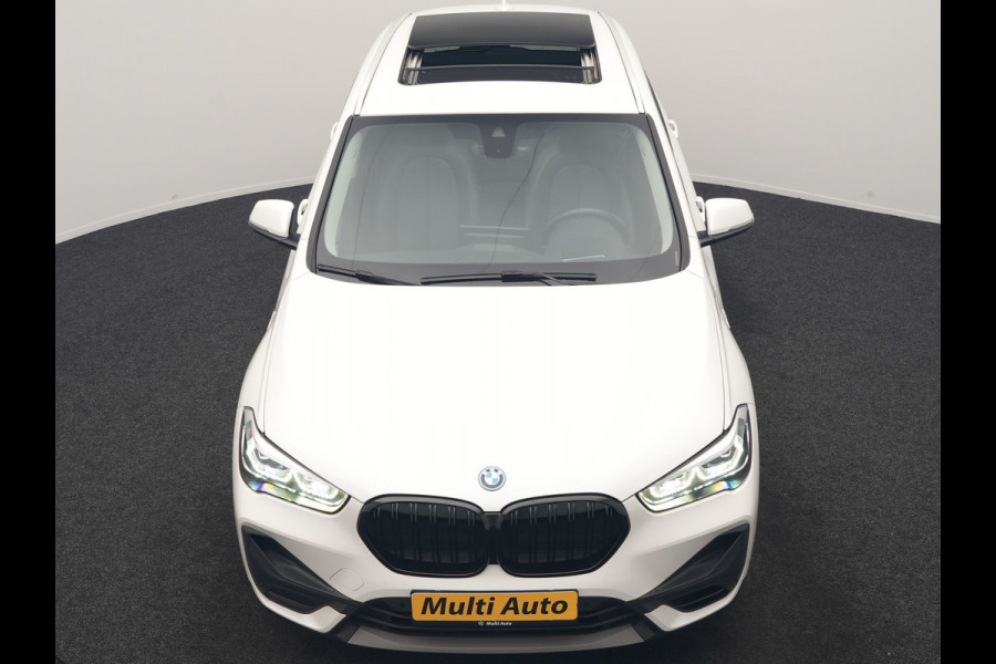BMW X1 xDrive25e Advantage PHEV 221pk Dealer O.H. | Trekhaak Afn. | Panodak | Head Up | Camera | Harman / Kardon | Lederen Comfortzetels Verwarmd | Navigatie | DAB | Plug In Hybrid |