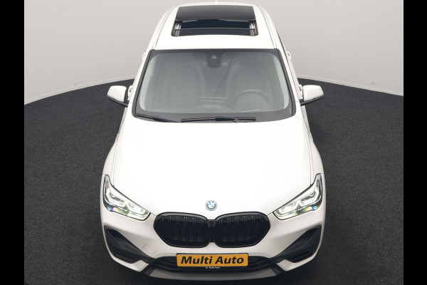 BMW X1 xDrive25e Advantage PHEV 221pk Dealer O.H. | Trekhaak Afn. | Panodak | Head Up | Camera | Harman / Kardon | Lederen Comfortzetels Verwarmd | Navigatie | DAB | Plug In Hybrid |