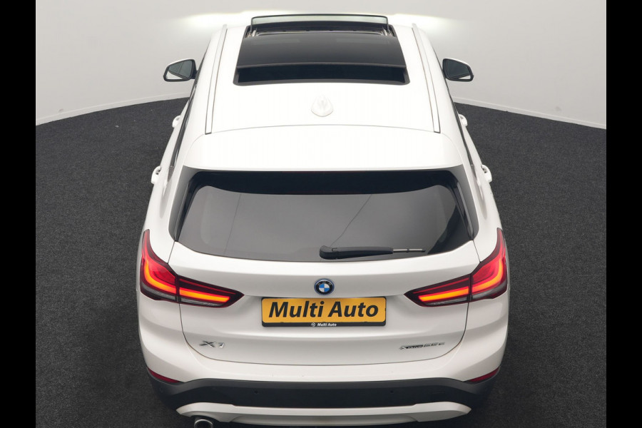 BMW X1 xDrive25e Advantage PHEV 221pk Dealer O.H. | Trekhaak Afn. | Panodak | Head Up | Camera | Harman / Kardon | Lederen Comfortzetels Verwarmd | Navigatie | DAB | Plug In Hybrid |
