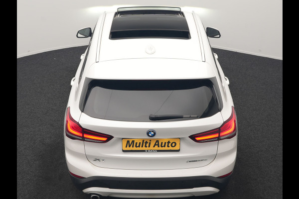 BMW X1 xDrive25e Advantage PHEV 221pk Dealer O.H. | Trekhaak Afn. | Panodak | Head Up | Camera | Harman / Kardon | Lederen Comfortzetels Verwarmd | Navigatie | DAB | Plug In Hybrid |