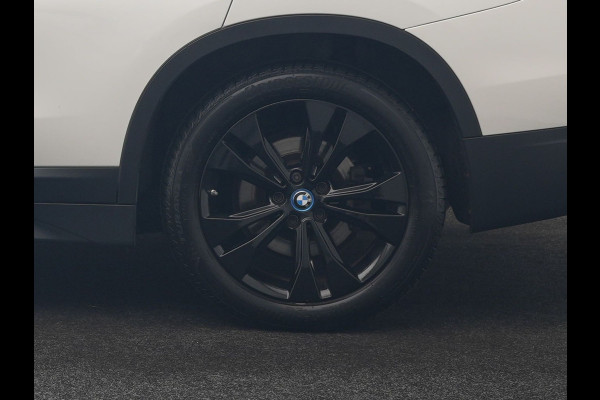 BMW X1 xDrive25e Advantage PHEV 221pk Dealer O.H. | Trekhaak Afn. | Panodak | Head Up | Camera | Harman / Kardon | Lederen Comfortzetels Verwarmd | Navigatie | DAB | Plug In Hybrid |