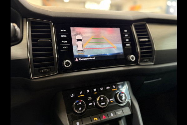 Škoda Kodiaq 1.5 TSI Ambition 7p. | 7-persoons | Carplay & Android Auto | Trekhaak | Camera | Stoelverwarming | KESSY | 18 Inch