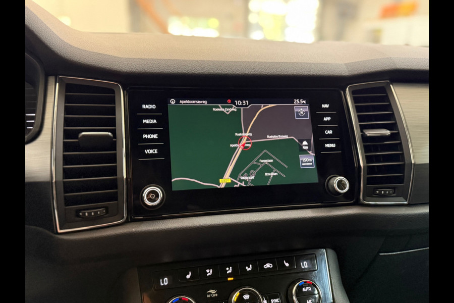 Škoda Kodiaq 1.5 TSI Ambition 7p. | 7-persoons | Carplay & Android Auto | Trekhaak | Camera | Stoelverwarming | KESSY | 18 Inch