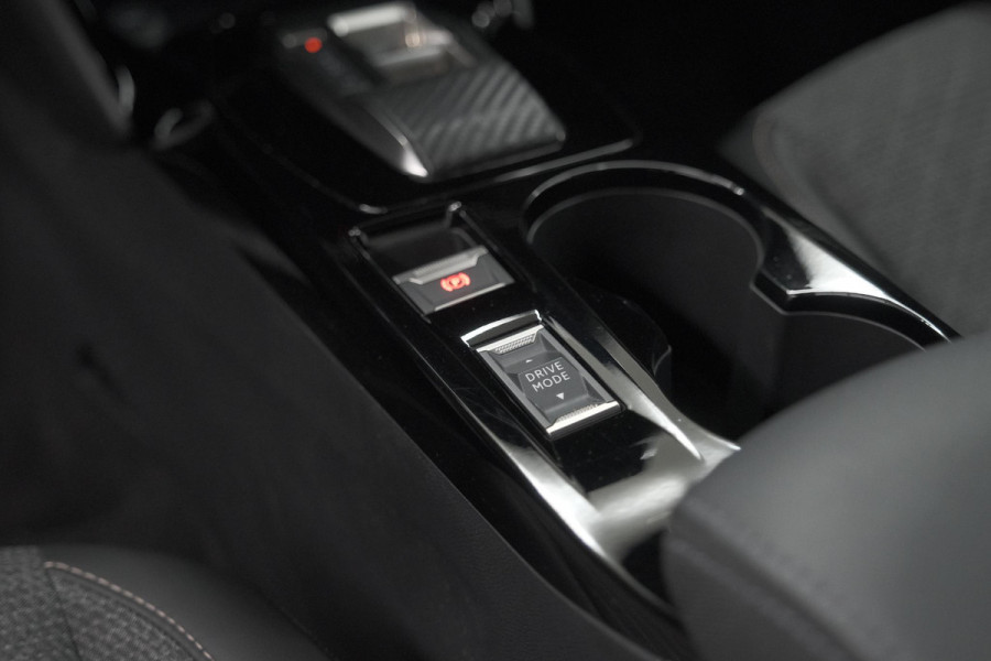 Peugeot 2008 1.2 Hybrid 145 Allure | Apple Carplay | Climate Control | Parkeersensoren Voor + Achter
