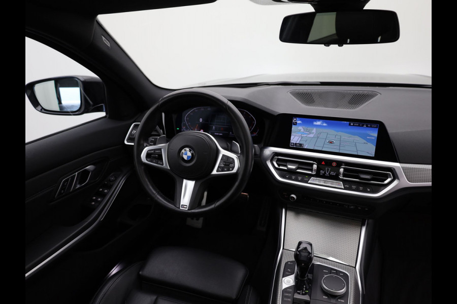 BMW 3 Serie Touring 320i High Executive Edition | 20'' | Pano | Head Up | Elk. A-klep | Camera | Prijs Rijklaar!!