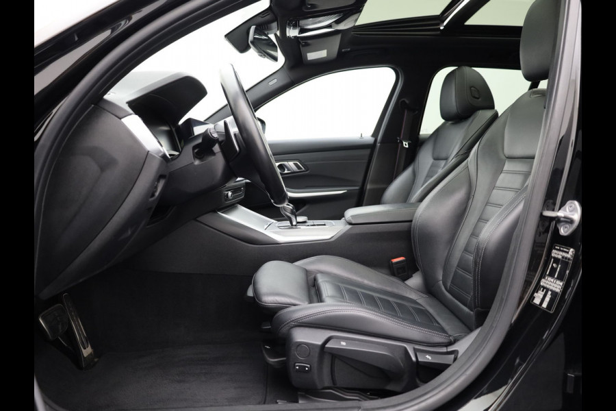 BMW 3 Serie Touring 320i High Executive Edition | 20'' | Pano | Head Up | Elk. A-klep | Camera | Prijs Rijklaar!!