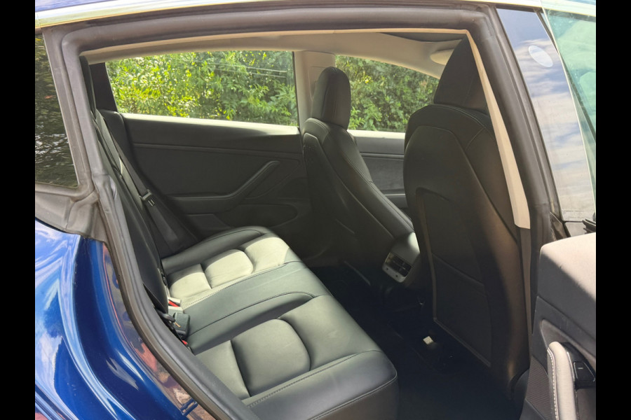 Tesla Model 3 Long Range AWD 75 kWh | Trekhaak + BTW + Autopilot Nu € 23.975,-!!!