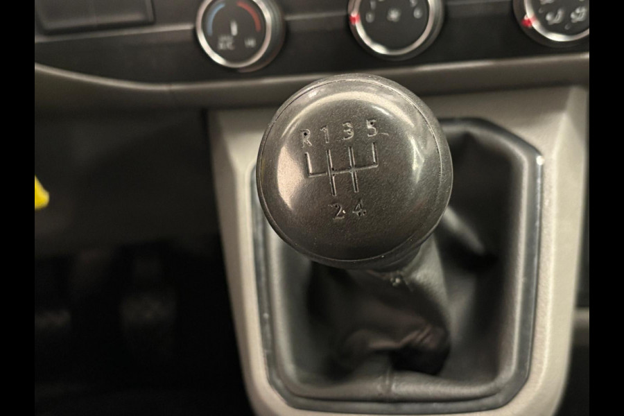 Volkswagen Transporter 2.0 TDI L2H1 30 Dubbele Cabine Airco Cruise Control Parkeersensoren