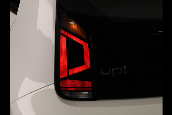 Volkswagen up! 1.0 Move Up! 65 pk | Navigatie via App | Parkeersensoren achter | Achteruitrijcamera | Cruise control | Stoelverwarming |