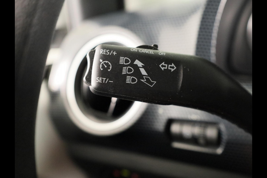 Volkswagen up! 1.0 Move Up! 65 pk | Navigatie via App | Parkeersensoren achter | Achteruitrijcamera | Cruise control | Stoelverwarming |