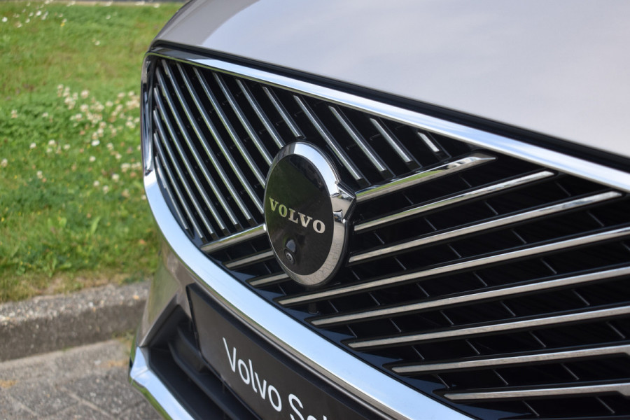 Volvo XC60 T6 350PK Automaat Plug-in hybrid AWD Plus Bright H&K | 360 Camera | Panodak | Stoelverwarming | ACC | 19"LMV