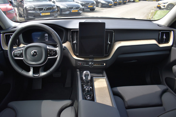 Volvo XC60 T6 350PK Automaat Plug-in hybrid AWD Plus Bright H&K | 360 Camera | Panodak | Stoelverwarming | ACC | 19"LMV