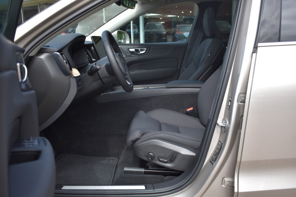 Volvo XC60 T6 350PK Automaat Plug-in hybrid AWD Plus Bright H&K | 360 Camera | Panodak | Stoelverwarming | ACC | 19"LMV