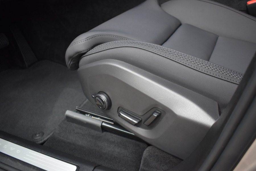 Volvo XC60 T6 350PK Automaat Plug-in hybrid AWD Plus Bright H&K | 360 Camera | Panodak | Stoelverwarming | ACC | 19"LMV