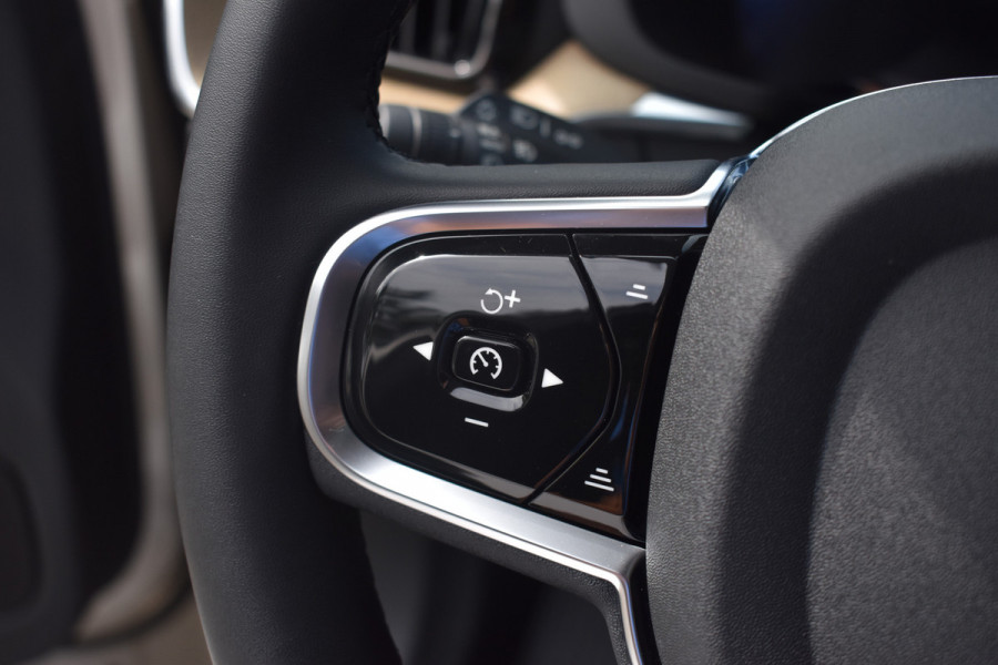 Volvo XC60 T6 350PK Automaat Plug-in hybrid AWD Plus Bright H&K | 360 Camera | Panodak | Stoelverwarming | ACC | 19"LMV